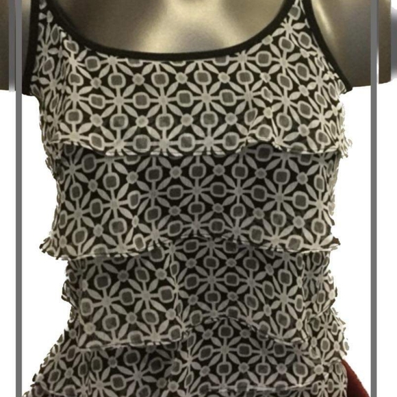 New York & Company Womens Black Floral Top EUC Size XS Ruffle Sleeveless Casual - Picture 1 of 4